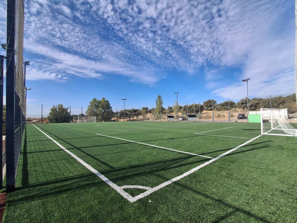 campo de fútbol escolar